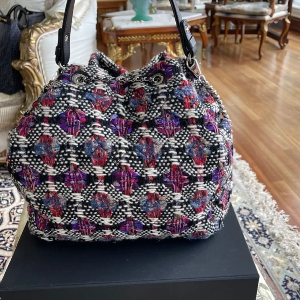 Chanel Drawstring Bucket Bag Tweed - Picture 5 of 8